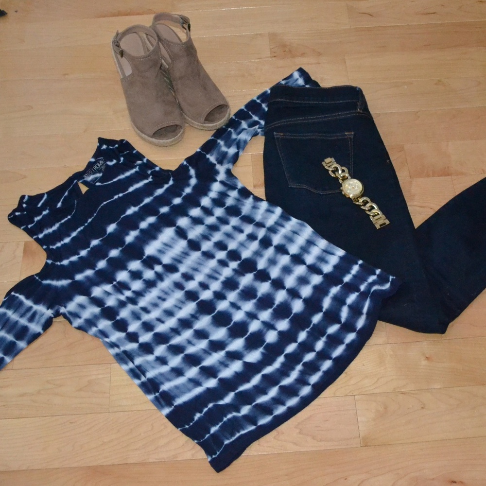 Sweet Romeo tie-dye long sleeve cold shoulder top